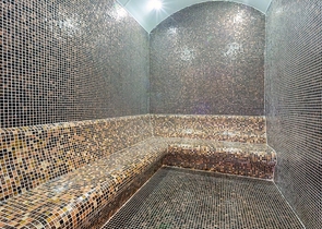 شقة تصميم غرفتين وصالة ضمن مجمع بخدمات 5 نجوم في توسمور / الانيا 