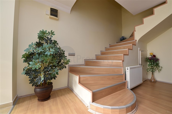 دوبلكس واسعة - مفروشة -ضمن مجمع سكني في جيكجلي / الانيا 