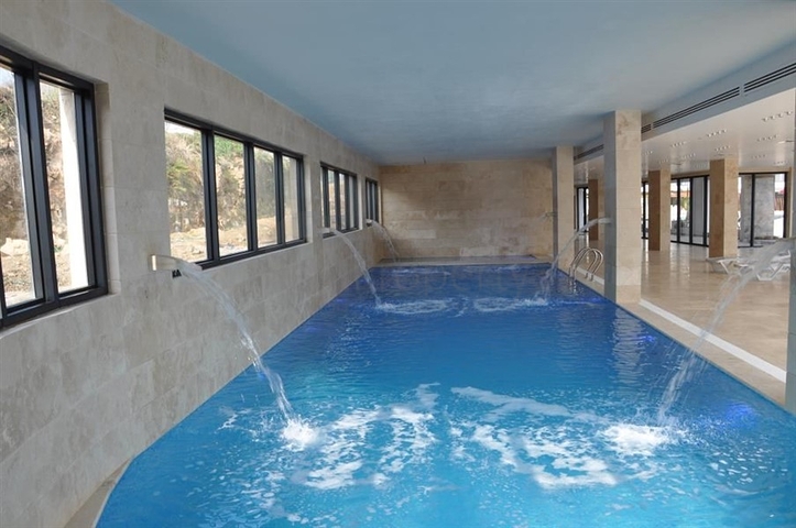 شقة عائلية مفروشة - 3 غرف وصالة - ضمن مجمع سكني فاخر في كاستل / الانيا 