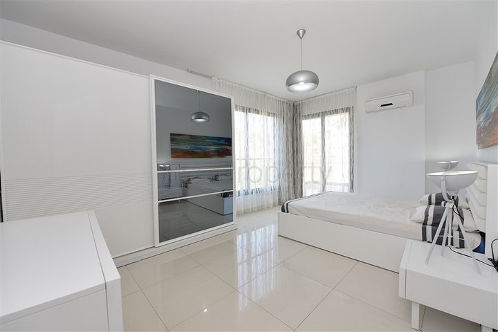 شقة عائلية مفروشة - 3 غرف وصالة - ضمن مجمع سكني فاخر في كاستل / الانيا 