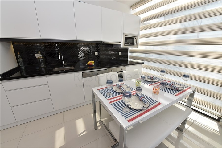 شقة عائلية مفروشة - 3 غرف وصالة - ضمن مجمع سكني فاخر في كاستل / الانيا 