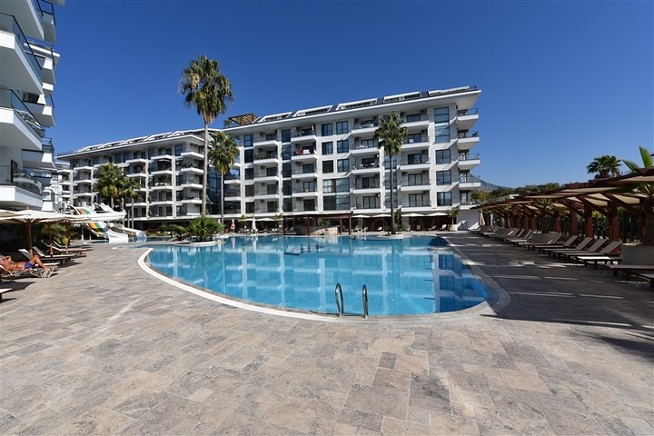 شقة عائلية مفروشة - 3 غرف وصالة - ضمن مجمع سكني فاخر في كاستل / الانيا 