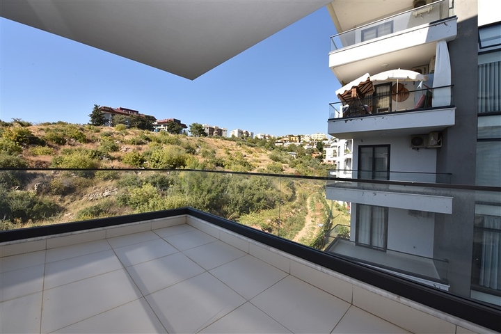 شقة عائلية مفروشة - 3 غرف وصالة - ضمن مجمع سكني فاخر في كاستل / الانيا 