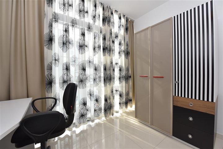 شقة عائلية مفروشة - 3 غرف وصالة - ضمن مجمع سكني فاخر في كاستل / الانيا 