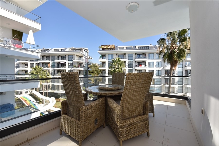 شقة عائلية مفروشة - 3 غرف وصالة - ضمن مجمع سكني فاخر في كاستل / الانيا 