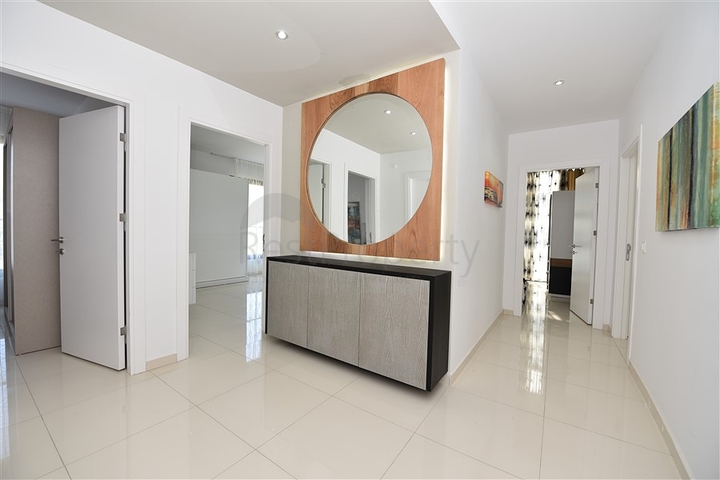 شقة عائلية مفروشة - 3 غرف وصالة - ضمن مجمع سكني فاخر في كاستل / الانيا 