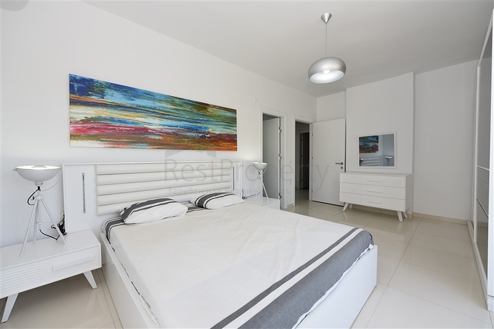 شقة عائلية مفروشة - 3 غرف وصالة - ضمن مجمع سكني فاخر في كاستل / الانيا 