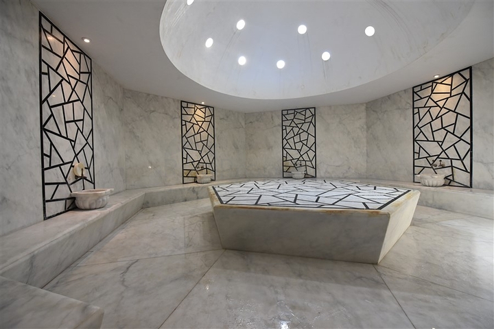 شقة عائلية مفروشة - 3 غرف وصالة - ضمن مجمع سكني فاخر في كاستل / الانيا 