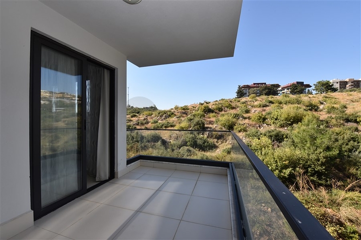 شقة عائلية مفروشة - 3 غرف وصالة - ضمن مجمع سكني فاخر في كاستل / الانيا 