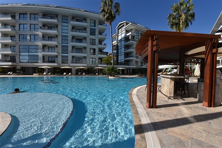 شقة عائلية مفروشة - 3 غرف وصالة - ضمن مجمع سكني فاخر في كاستل / الانيا 