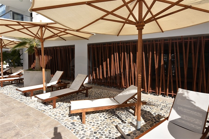 شقة عائلية مفروشة - 3 غرف وصالة - ضمن مجمع سكني فاخر في كاستل / الانيا 