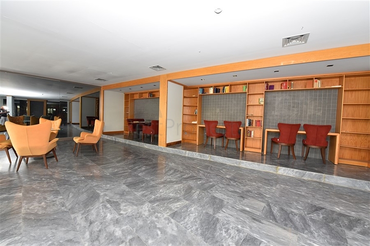 شقة عائلية مفروشة - 3 غرف وصالة - ضمن مجمع سكني فاخر في كاستل / الانيا 