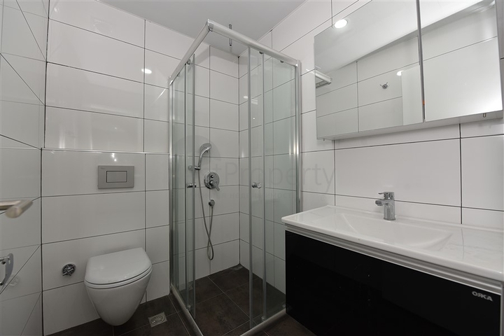 شقة عائلية مفروشة - 3 غرف وصالة - ضمن مجمع سكني فاخر في كاستل / الانيا 