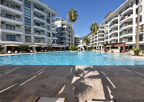 شقة عائلية مفروشة - 3 غرف وصالة - ضمن مجمع سكني فاخر في كاستل / الانيا 