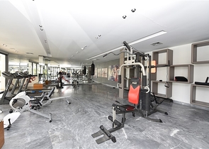 شقة عائلية مفروشة - 3 غرف وصالة - ضمن مجمع سكني فاخر في كاستل / الانيا 