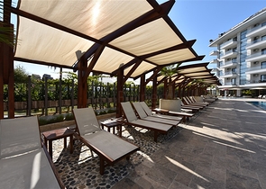 شقة عائلية مفروشة - 3 غرف وصالة - ضمن مجمع سكني فاخر في كاستل / الانيا 