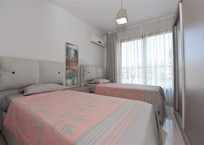 شقة عائلية مفروشة - 3 غرف وصالة - ضمن مجمع سكني فاخر في كاستل / الانيا 