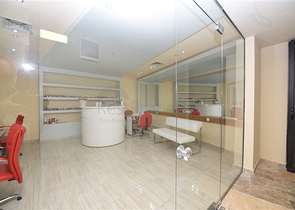 شقة عائلية مفروشة - 3 غرف وصالة - ضمن مجمع سكني فاخر في كاستل / الانيا 