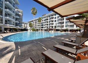 شقة عائلية مفروشة - 3 غرف وصالة - ضمن مجمع سكني فاخر في كاستل / الانيا 