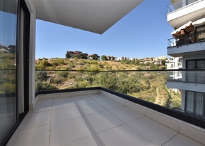 شقة عائلية مفروشة - 3 غرف وصالة - ضمن مجمع سكني فاخر في كاستل / الانيا 