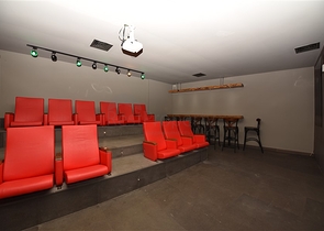 شقة عائلية مفروشة - 3 غرف وصالة - ضمن مجمع سكني فاخر في كاستل / الانيا 