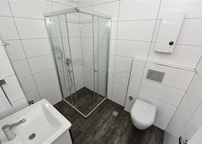 شقة عائلية مفروشة - 3 غرف وصالة - ضمن مجمع سكني فاخر في كاستل / الانيا 