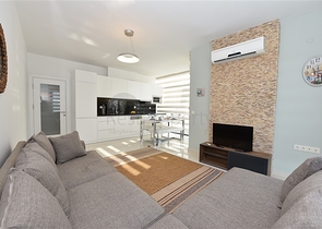 شقة عائلية مفروشة - 3 غرف وصالة - ضمن مجمع سكني فاخر في كاستل / الانيا 