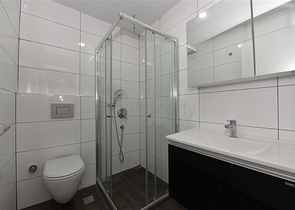 شقة عائلية مفروشة - 3 غرف وصالة - ضمن مجمع سكني فاخر في كاستل / الانيا 