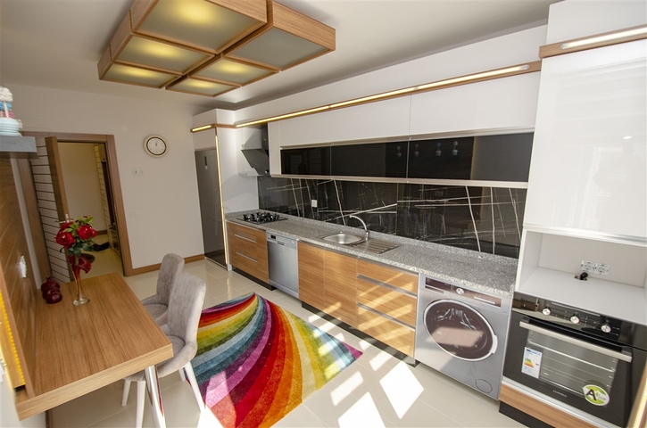 شقق 3 + 1 واسعة في مجمع في منطقة كيبيز أنطاليا