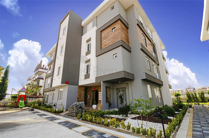 شقق 3 + 1 واسعة في مجمع في منطقة كيبيز أنطاليا