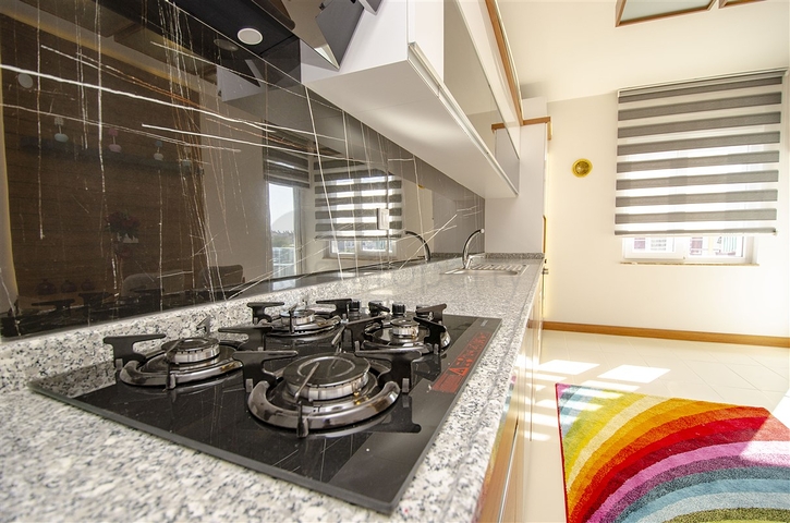 شقق 3 + 1 واسعة في مجمع في منطقة كيبيز أنطاليا