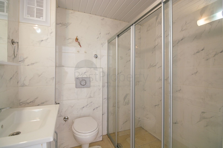 اطلالة بحر - سعر مميز - شقة مفروشة من تصميم غرفة وصالة في كارجي جاك / الانيا 