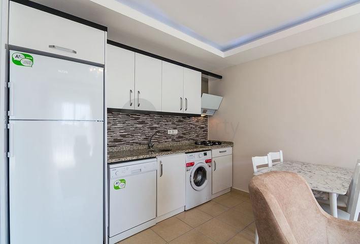 اطلالة بحر - سعر مميز - شقة مفروشة من تصميم غرفة وصالة في كارجي جاك / الانيا 