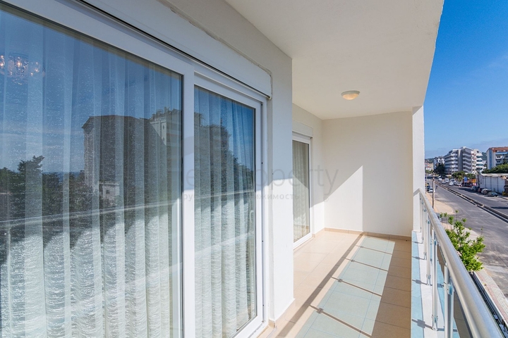 اطلالة بحر - سعر مميز - شقة مفروشة من تصميم غرفة وصالة في كارجي جاك / الانيا 