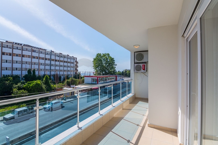 اطلالة بحر - سعر مميز - شقة مفروشة من تصميم غرفة وصالة في كارجي جاك / الانيا 