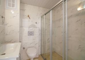 اطلالة بحر - سعر مميز - شقة مفروشة من تصميم غرفة وصالة في كارجي جاك / الانيا 