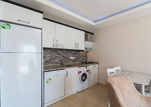 اطلالة بحر - سعر مميز - شقة مفروشة من تصميم غرفة وصالة في كارجي جاك / الانيا 