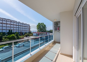 اطلالة بحر - سعر مميز - شقة مفروشة من تصميم غرفة وصالة في كارجي جاك / الانيا 