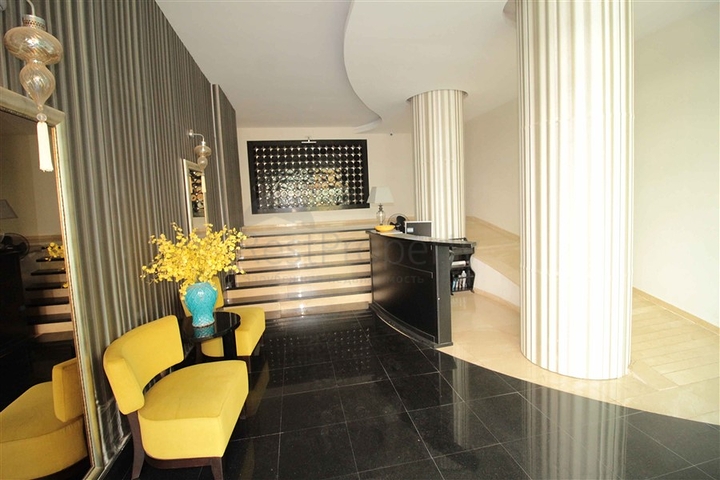 موقع مميز - شقة غرفة وصالة ضمن مجمع سكني حديث في اوبا / الانيا 