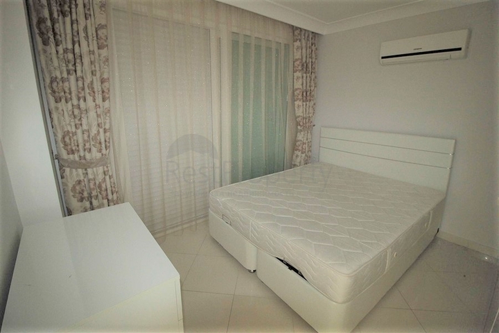 موقع مميز - شقة غرفة وصالة ضمن مجمع سكني حديث في اوبا / الانيا 