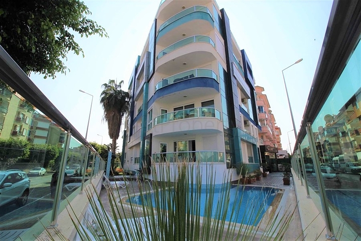 موقع مميز - شقة غرفة وصالة ضمن مجمع سكني حديث في اوبا / الانيا 