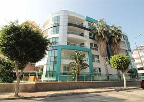 موقع مميز - شقة غرفة وصالة ضمن مجمع سكني حديث في اوبا / الانيا 