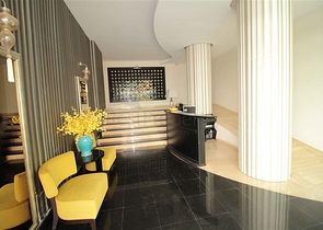 موقع مميز - شقة غرفة وصالة ضمن مجمع سكني حديث في اوبا / الانيا 