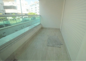 موقع مميز - شقة غرفة وصالة ضمن مجمع سكني حديث في اوبا / الانيا 