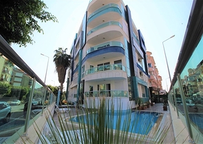 موقع مميز - شقة غرفة وصالة ضمن مجمع سكني حديث في اوبا / الانيا 