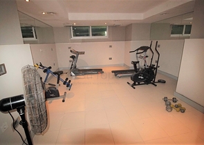 موقع مميز - شقة غرفة وصالة ضمن مجمع سكني حديث في اوبا / الانيا 