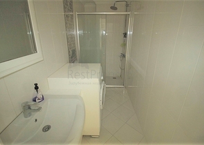 موقع مميز - شقة غرفة وصالة ضمن مجمع سكني حديث في اوبا / الانيا 