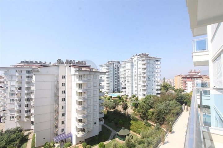 شقة غرفة وصالة مفروشة ضمن مجمع سكني في منطقة توسمور / الانيا 