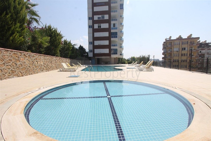 شقة غرفة وصالة مفروشة ضمن مجمع سكني في منطقة توسمور / الانيا 