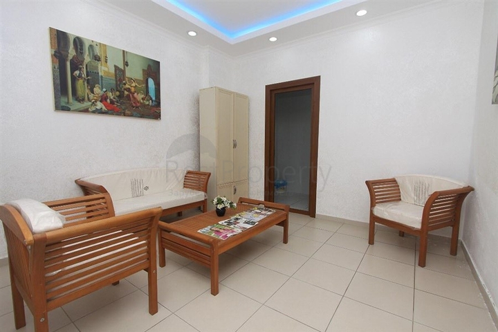 شقة غرفة وصالة مفروشة ضمن مجمع سكني في منطقة توسمور / الانيا 